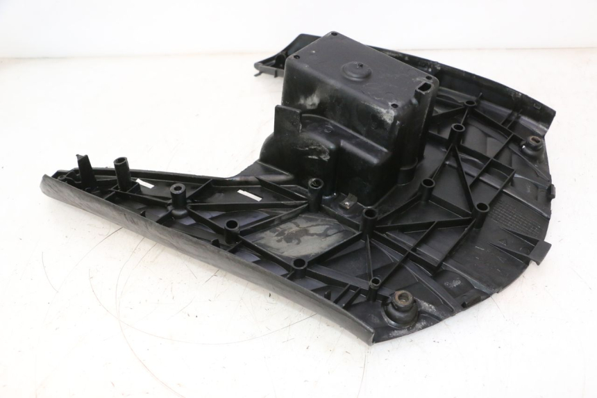photo de TAPA REPOSAPIES MBK BOOSTER ROCKET 50 (1995 - 1998) - Características distintivas