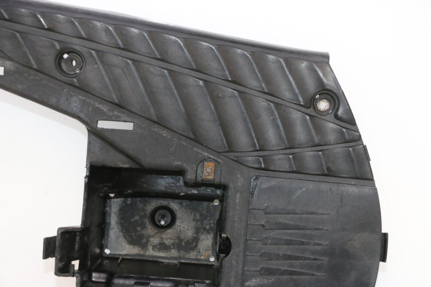 photo de TAPA REPOSAPIES MBK BOOSTER ROCKET 50 (1995 - 1998) - Detalles de los puntos de fijación