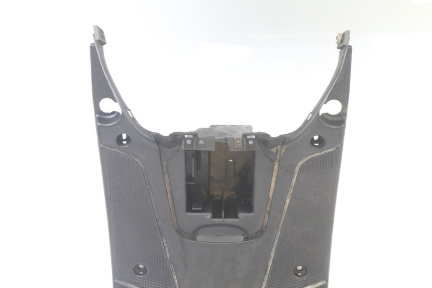 photo de TAPA REPOSAPIES MBK BOOSTER SPIRIT NAKED 50 (2004 - 2017) - Detalles de los puntos de fijación