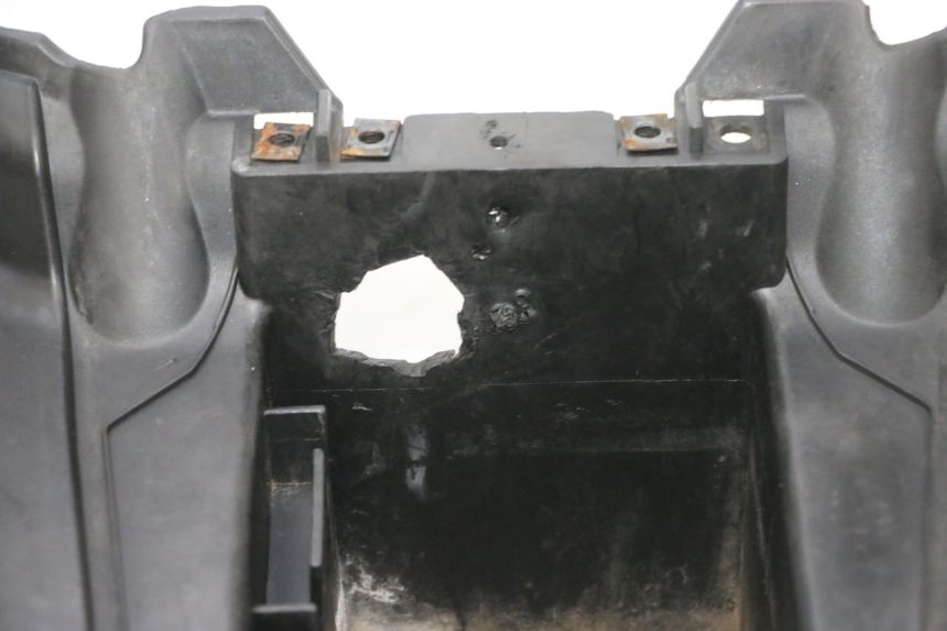 photo de TAPA REPOSAPIES MBK BOOSTER SPIRIT NAKED 50 (2004 - 2017) - Inspección visual detallada