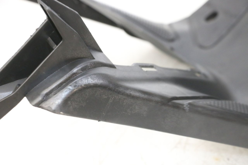 photo de TAPA REPOSAPIES MBK BOOSTER SPIRIT NAKED 50 (2004 - 2017) - Enfoque en la estructura