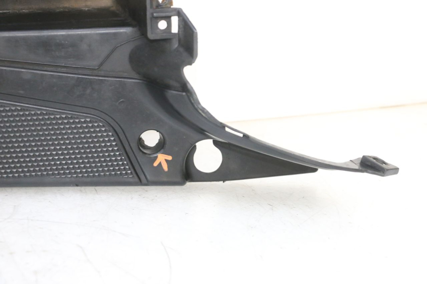 photo de TAPA REPOSAPIES MBK BOOSTER SPIRIT NAKED 50 (2004 - 2017) - Perfil de la pieza de repuesto