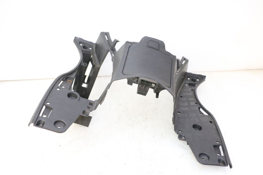 photo de ESTRIBO SUZUKI BURGMAN 125 (2007 - 2014) - Detalles de los puntos de fijación