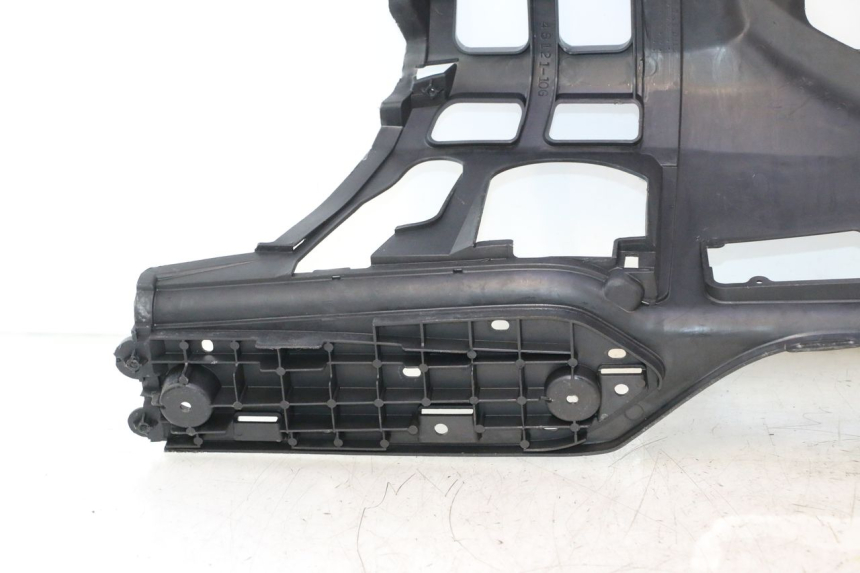 photo de TAPA REPOSAPIES SUZUKI BURGMAN EXECUTIVE ABS 650 (2006 - 2012) - Zoom sobre los componentes
