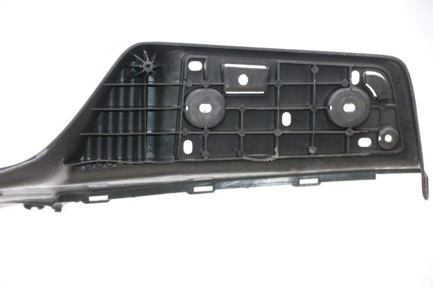 photo de TAPA REPOSAPIES SUZUKI BURGMAN EXECUTIVE ABS 650 (2006 - 2012) - Foto de producto adicional