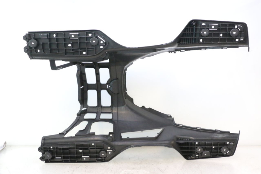 photo de TAPA REPOSAPIES SUZUKI BURGMAN EXECUTIVE ABS 650 (2006 - 2012) - Inspección visual detallada