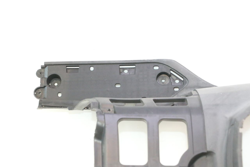 photo de TAPA REPOSAPIES SUZUKI BURGMAN EXECUTIVE ABS 650 (2006 - 2012) - Zoom calidad de ocasión
