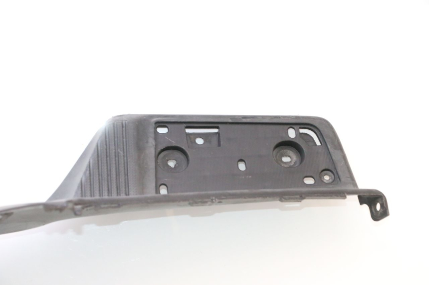 photo de TAPA REPOSAPIES SUZUKI BURGMAN EXECUTIVE ABS 650 (2006 - 2012) - Perfil de la pieza de repuesto