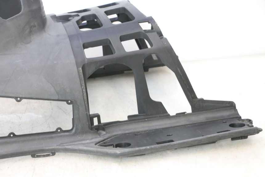 photo de TAPA REPOSAPIES SUZUKI BURGMAN EXECUTIVE ABS 650 (2006 - 2012) - Zoom estado de uso
