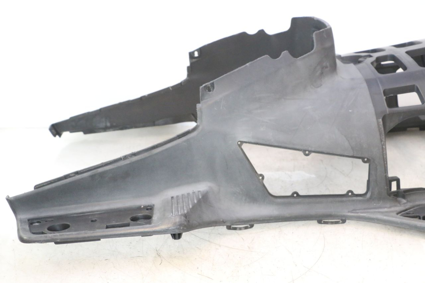 photo de TAPA REPOSAPIES SUZUKI BURGMAN EXECUTIVE ABS 650 (2006 - 2012) - Otra perspectiva