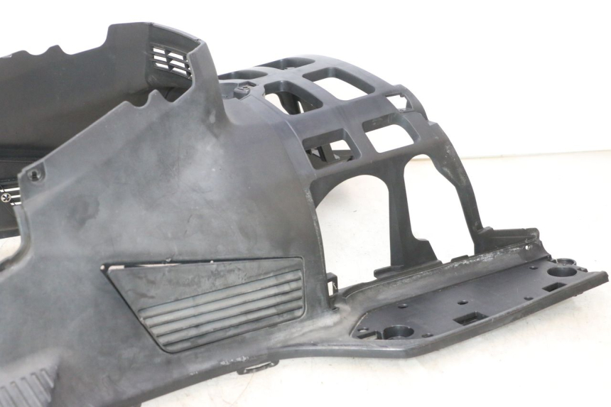 photo de TAPA REPOSAPIES SUZUKI BURGMAN EXECUTIVE ABS 650 (2006 - 2012) - Otra vista del artículo