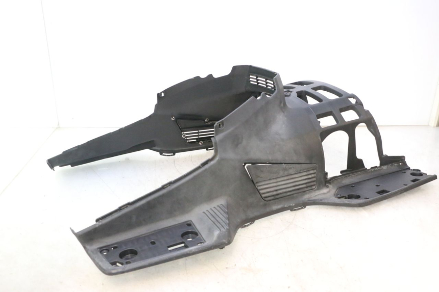 photo de TAPA REPOSAPIES SUZUKI BURGMAN EXECUTIVE ABS 650 (2006 - 2012) - Características distintivas