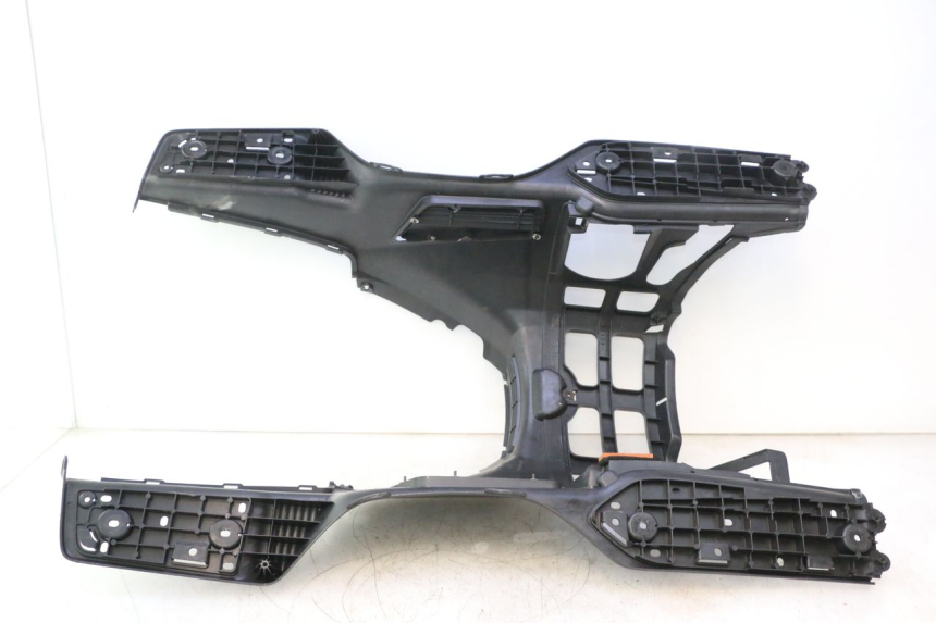 photo de TAPA REPOSAPIES SUZUKI BURGMAN EXECUTIVE ABS 650 (2006 - 2012) - Foto de producto adicional