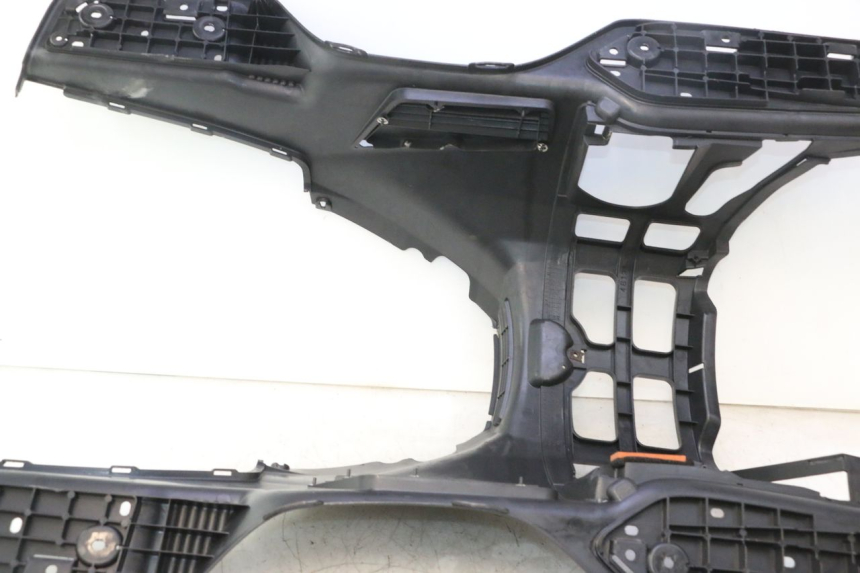 photo de TAPA REPOSAPIES SUZUKI BURGMAN EXECUTIVE ABS 650 (2006 - 2012) - Ángulo de visión alternativo