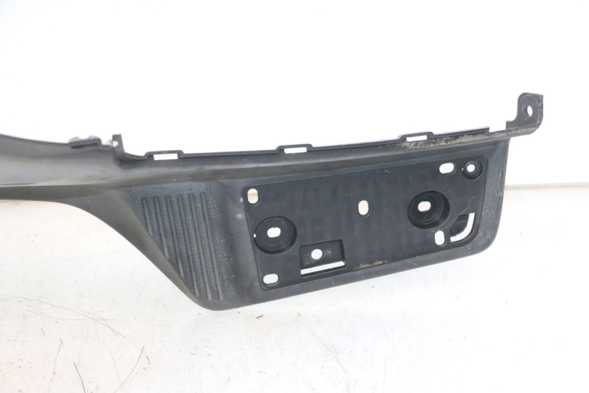 photo de TAPA REPOSAPIES SUZUKI BURGMAN EXECUTIVE ABS 650 (2006 - 2012) - Zoom estado de uso