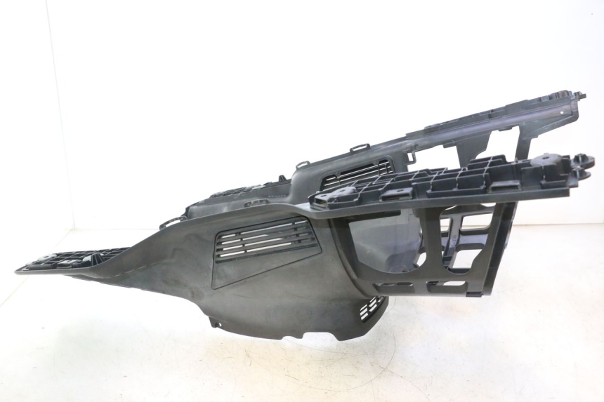 photo de TAPA REPOSAPIES SUZUKI BURGMAN EXECUTIVE ABS 650 (2006 - 2012) - Detalle de la pieza