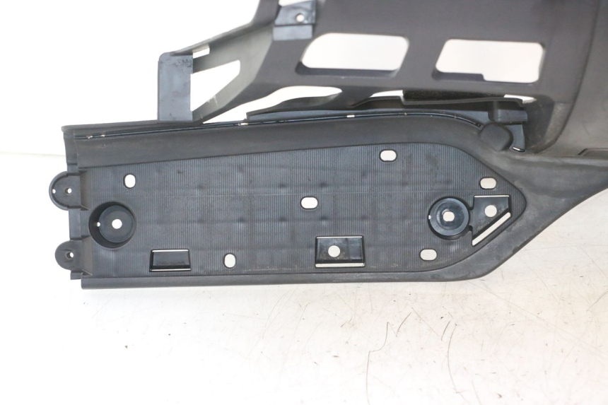 photo de TAPA REPOSAPIES SUZUKI BURGMAN EXECUTIVE ABS 650 (2006 - 2012) - Otra perspectiva