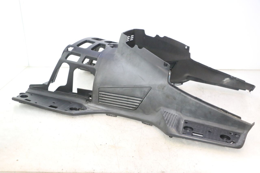 photo de TAPA REPOSAPIES SUZUKI BURGMAN EXECUTIVE ABS 650 (2006 - 2012) - Detalles de los puntos de fijación