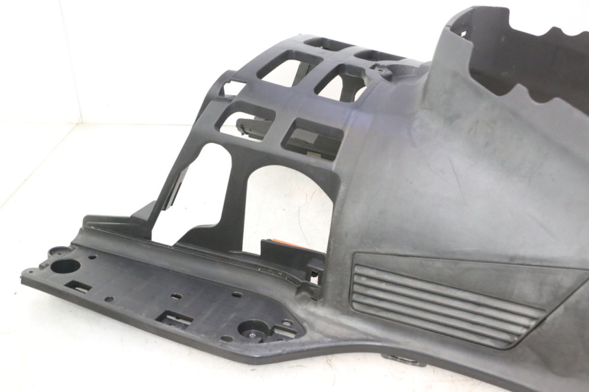 photo de TAPA REPOSAPIES SUZUKI BURGMAN EXECUTIVE ABS 650 (2006 - 2012) - Estado de la superficie y material