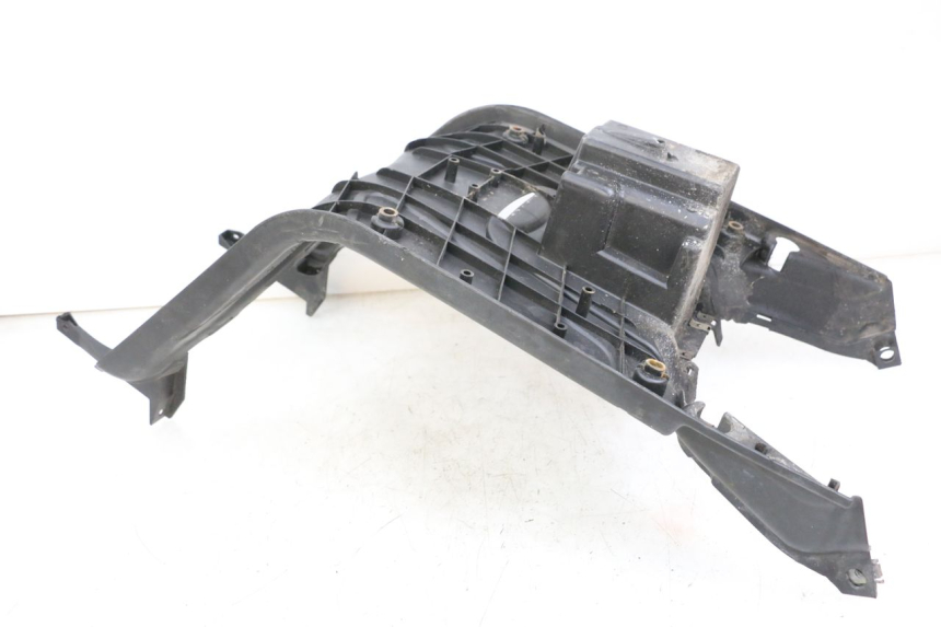 photo de TAPA REPOSAPIES YAMAHA BW'S 50 (2004 - 2017) - Detalle de la pieza