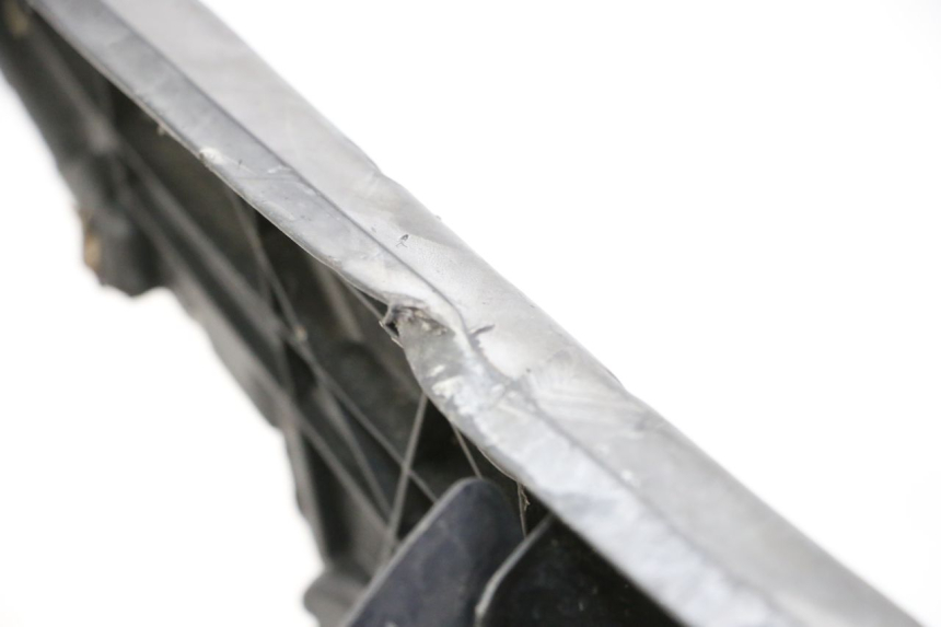 photo de TAPA REPOSAPIES YAMAHA BW'S 100 (1999 - 2002) - Detalle de la pieza