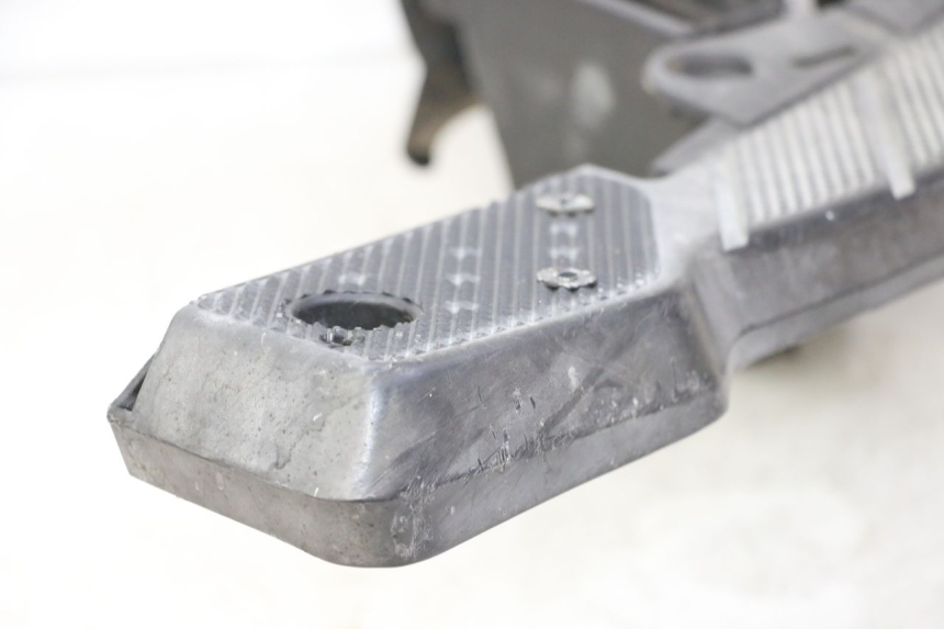 photo de TAPA REPOSAPIES YAMAHA BW'S 100 (1999 - 2002) - Características distintivas