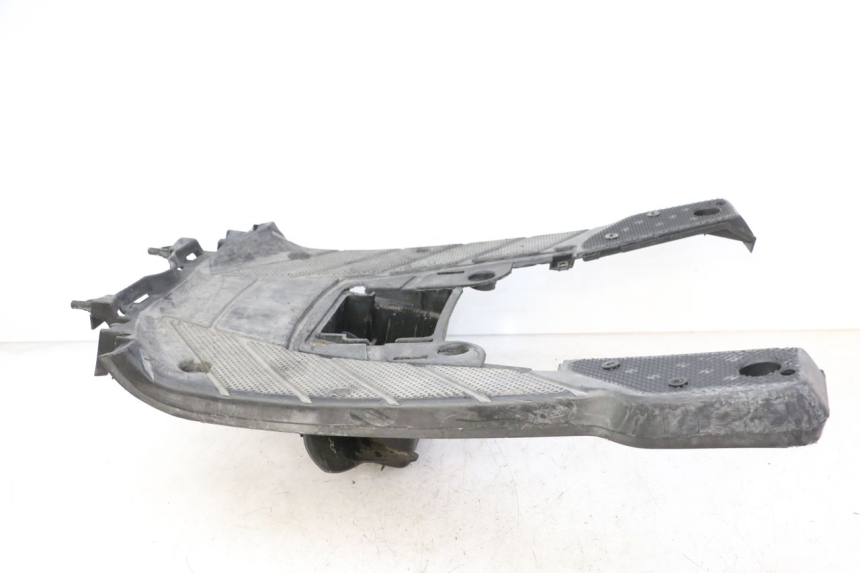 photo de TAPA REPOSAPIES YAMAHA BW'S 100 (1999 - 2002) - Zoom sobre los componentes