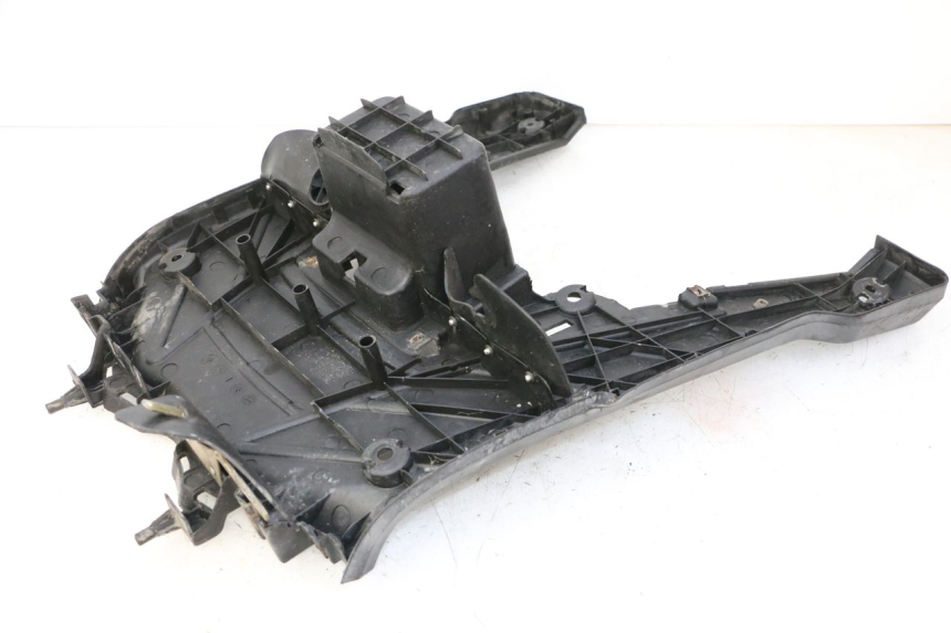 photo de TAPA REPOSAPIES YAMAHA BW'S 100 (1999 - 2002) - Detalles de los puntos de fijación