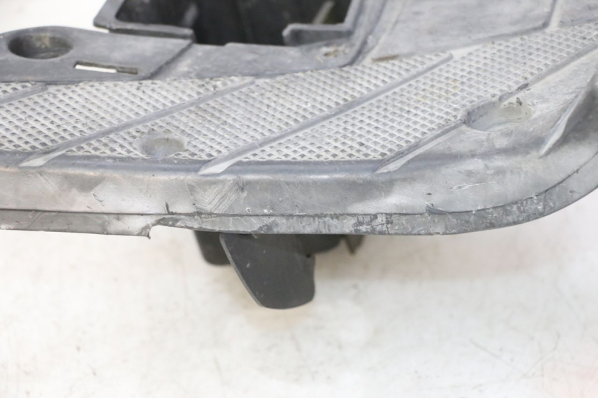 photo de TAPA REPOSAPIES YAMAHA BW'S 100 (1999 - 2002) - Marcados y referencias originales