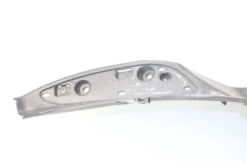 photo de TAPA REPOSAPIES ERIDER CARGO 1 (2009 - 2018) - Estado de la superficie y material