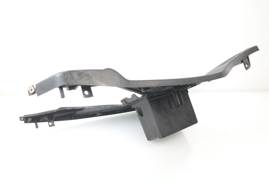 photo de TAPA REPOSAPIES REVATTO CITYONE 125 (2006 - 2007) - Estado de la superficie y material