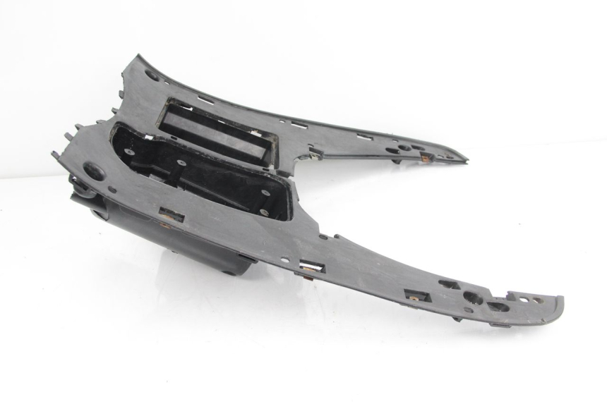 photo de TAPA REPOSAPIES JMSTAR CJ12M 125 (2005 - 2007) - Detalles de los puntos de fijación