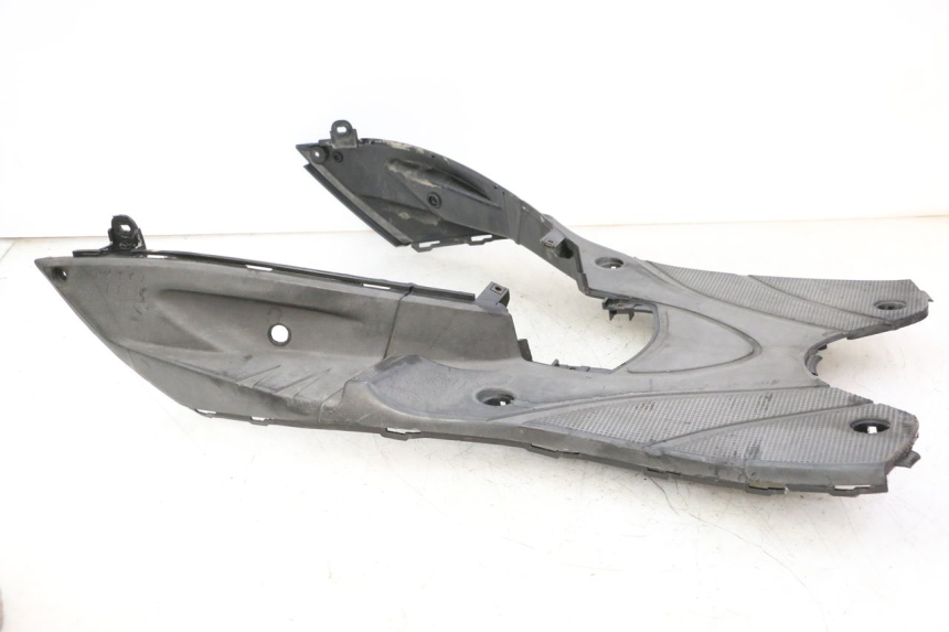 photo de ESTRIBO YAMAHA CYGNUS X INJECTION 125 (2007 - 2013) - Detalles de los puntos de fijación