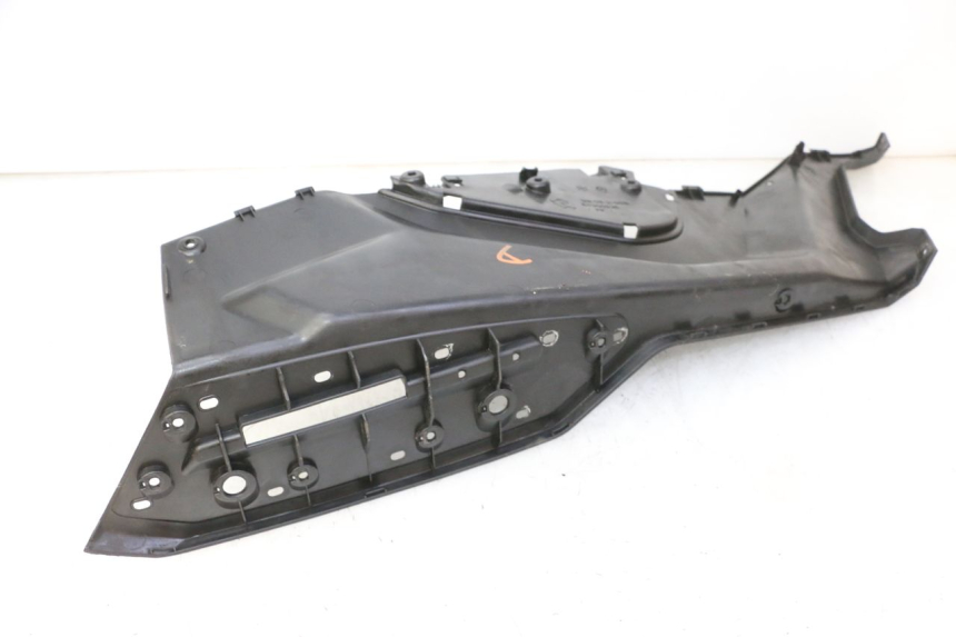 photo de TAPA REPOSAPIES DERECHA QUADRO 4 4D 350 (2015 - 2018) - Zoom estado de uso