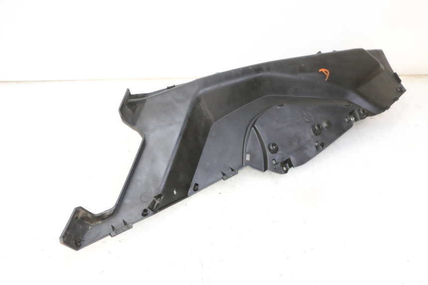 photo de TAPA REPOSAPIES DERECHA QUADRO 4 4D 350 (2015 - 2018) - Otra perspectiva