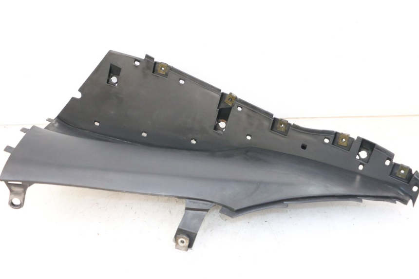 photo de PATA DE APOYO DERECHA BMW C1 125 (2000 - 2003) - Detalles de los puntos de fijación