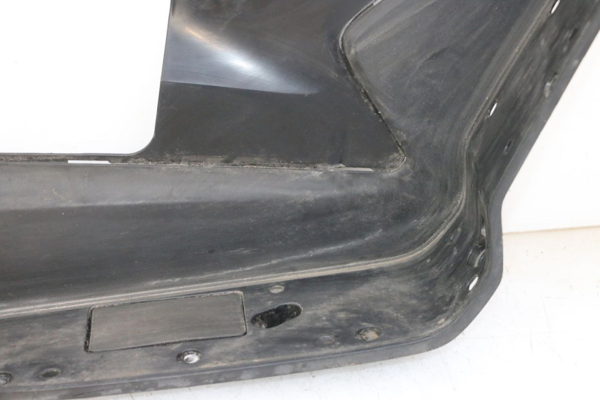 photo de TAPA REPOSAPIES DERECHA HONDA FORZA ABS 300 (2013 - 2017) - Características distintivas