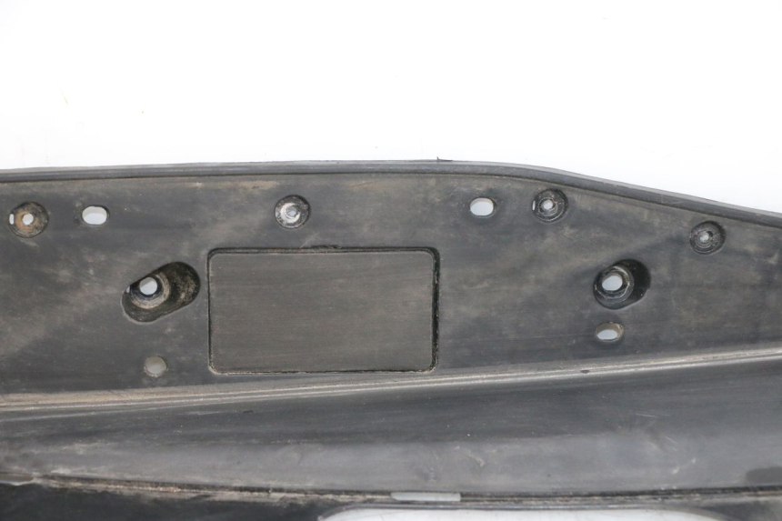 photo de TAPA REPOSAPIES DERECHA HONDA FORZA ABS 300 (2013 - 2017) - Detalles de los puntos de fijación