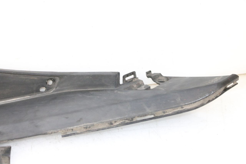 photo de TAPA REPOSAPIES DERECHA HONDA FORZA ABS 300 (2013 - 2017) - Estado de la superficie y material