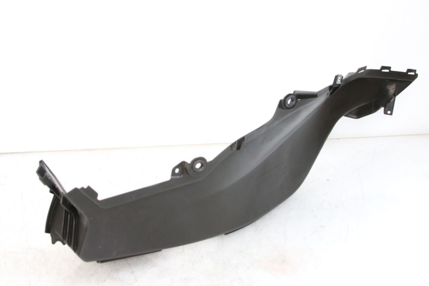 photo de TAPA REPOSAPIES DERECHA HONDA FORZA 125 (2015 - 2016) - Primer plano técnico