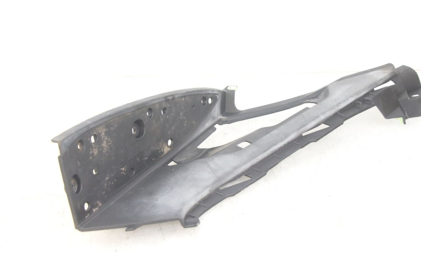 photo de TAPA REPOSAPIES DERECHA PEUGEOT GEOPOLIS RS 125 (2007 - 2009) - Otra perspectiva