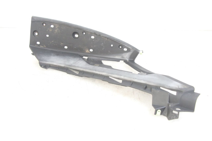 photo de TAPA REPOSAPIES DERECHA PEUGEOT GEOPOLIS RS 125 (2007 - 2009) - Primer plano técnico