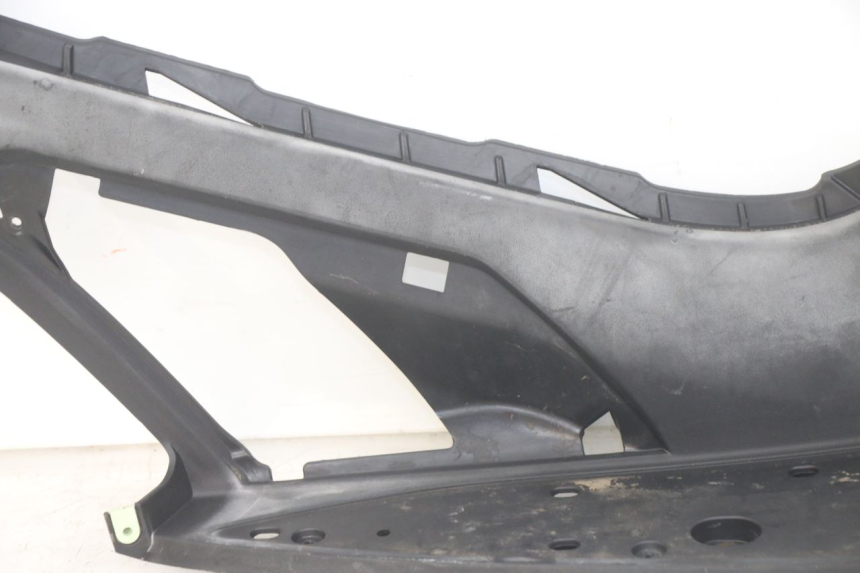 photo de TAPA REPOSAPIES DERECHA PEUGEOT GEOPOLIS RS 125 (2007 - 2009) - Detalles de los puntos de fijación