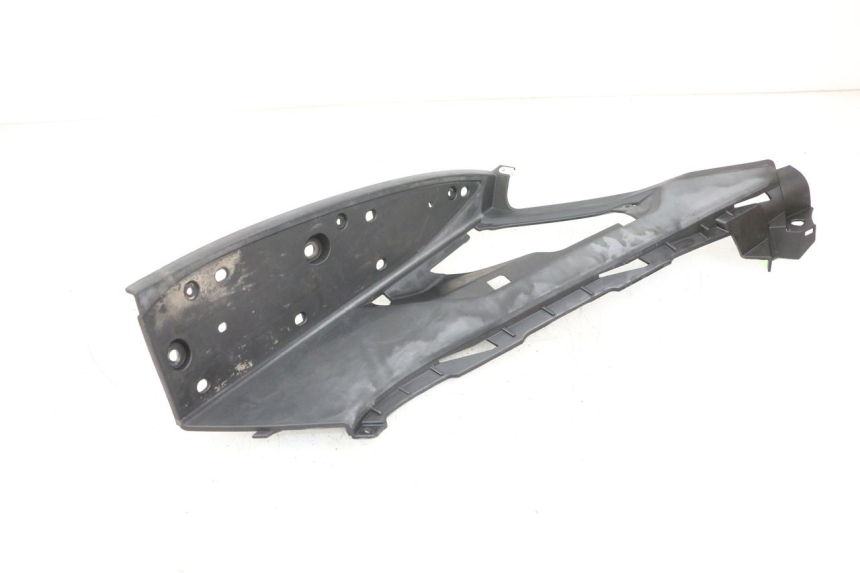 photo de TAPA REPOSAPIES DERECHA PEUGEOT GEOPOLIS RS 125 (2007 - 2009) - Otra perspectiva