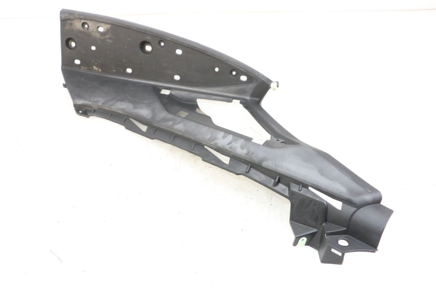 photo de TAPA REPOSAPIES DERECHA PEUGEOT GEOPOLIS RS 125 (2007 - 2009) - Primer plano técnico