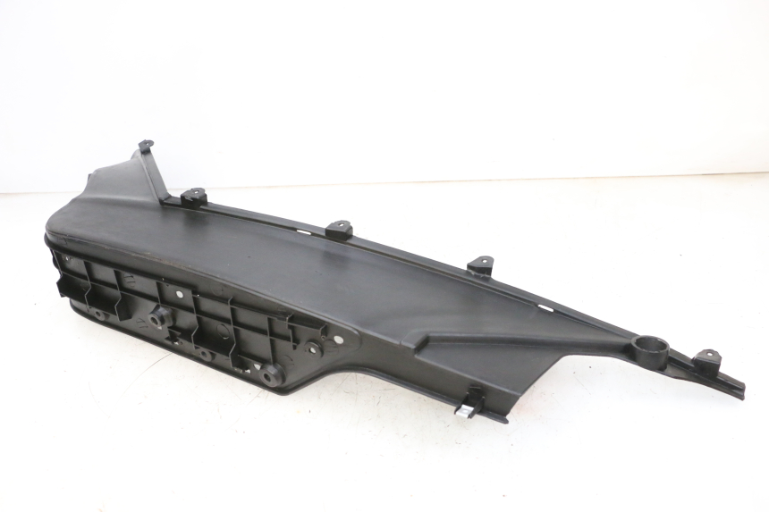 photo de TAPA REPOSAPIES DERECHA JM MOTORS GTS 125 (2015 - 2019) - Otra vista del artículo