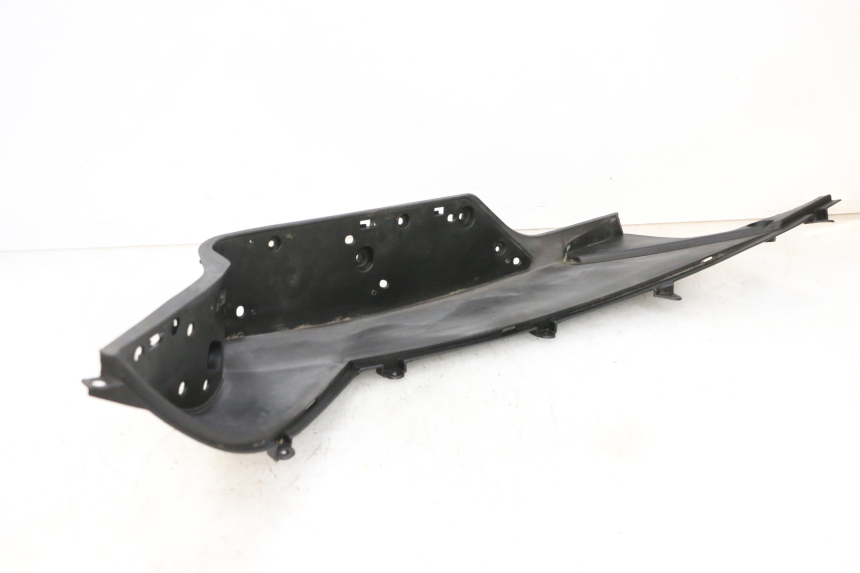 photo de TAPA REPOSAPIES DERECHA JM MOTORS GTS 125 (2015 - 2019) - Vista general del producto