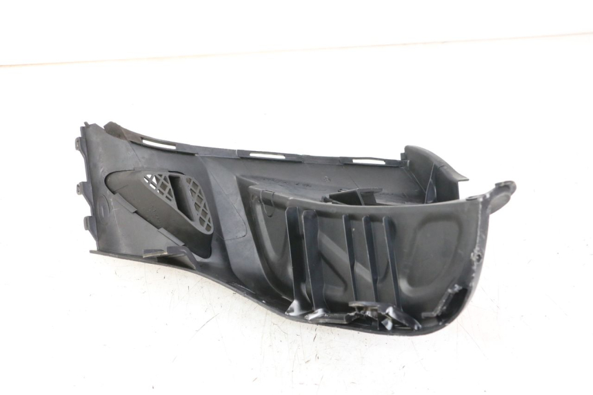 photo de TAPA REPOSAPIES DERECHA KYMCO GRAND DINK 125 (2008 - 2014) - Otra perspectiva