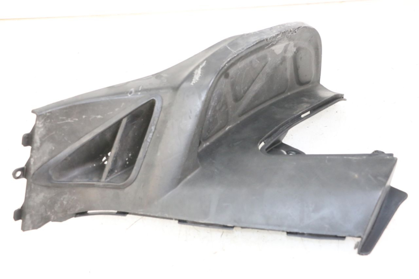 photo de TAPA REPOSAPIES DERECHA KYMCO GRAND DINK 125 (2008 - 2014) - Primer plano técnico