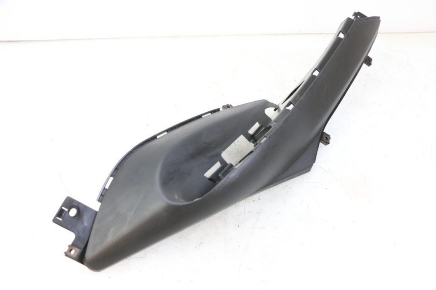 photo de TAPA REPOSAPIES DERECHA MBK OVETTO ONE 2T 50 (2013 - 2017) - Detalles de los puntos de fijación